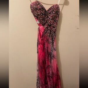 Straplesss black and white cocktail party dress. maxi dress